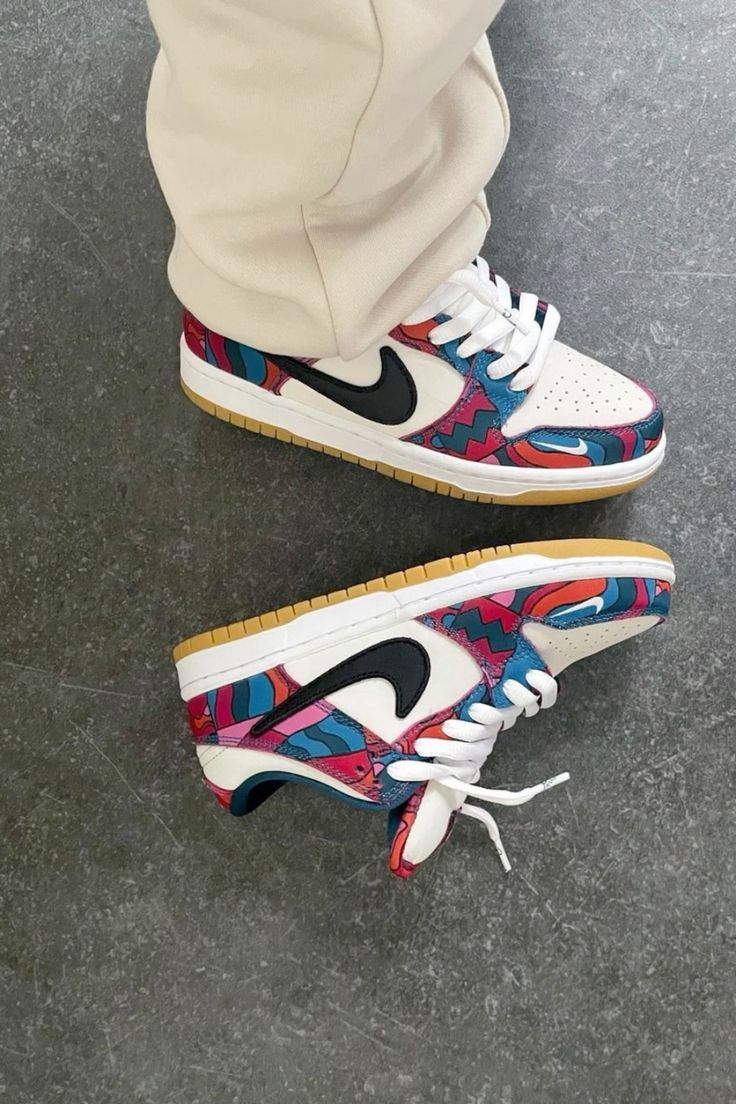 SB Dunk Low Pro 'Parra' | Black Rolls
